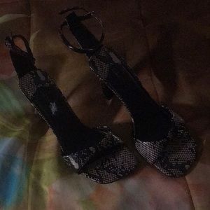 Fioni size 7 heel sandal w/ankle strap